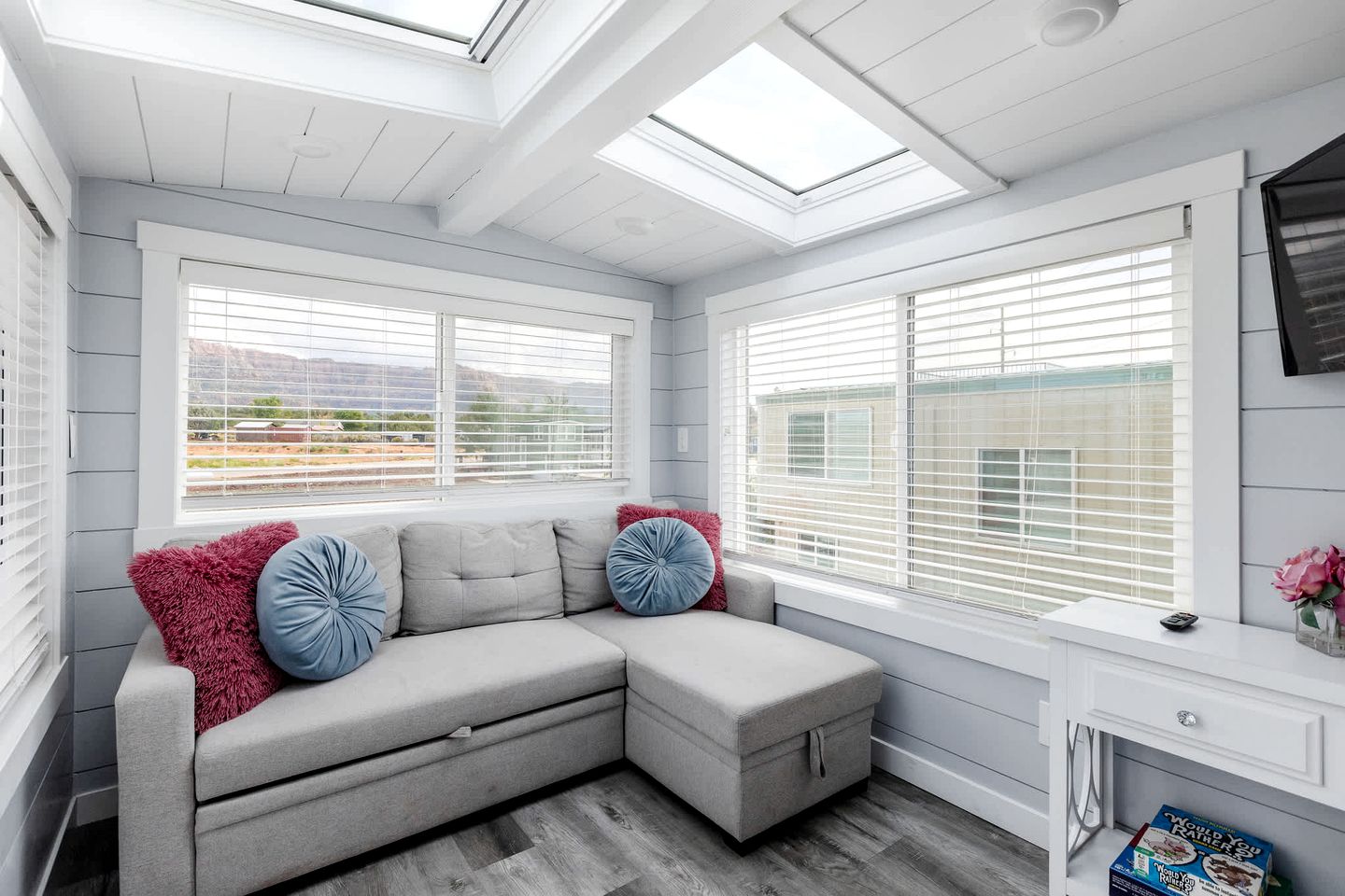 Escape to Red Mountain Bliss: Brand New Home in Apple Valley, Utah