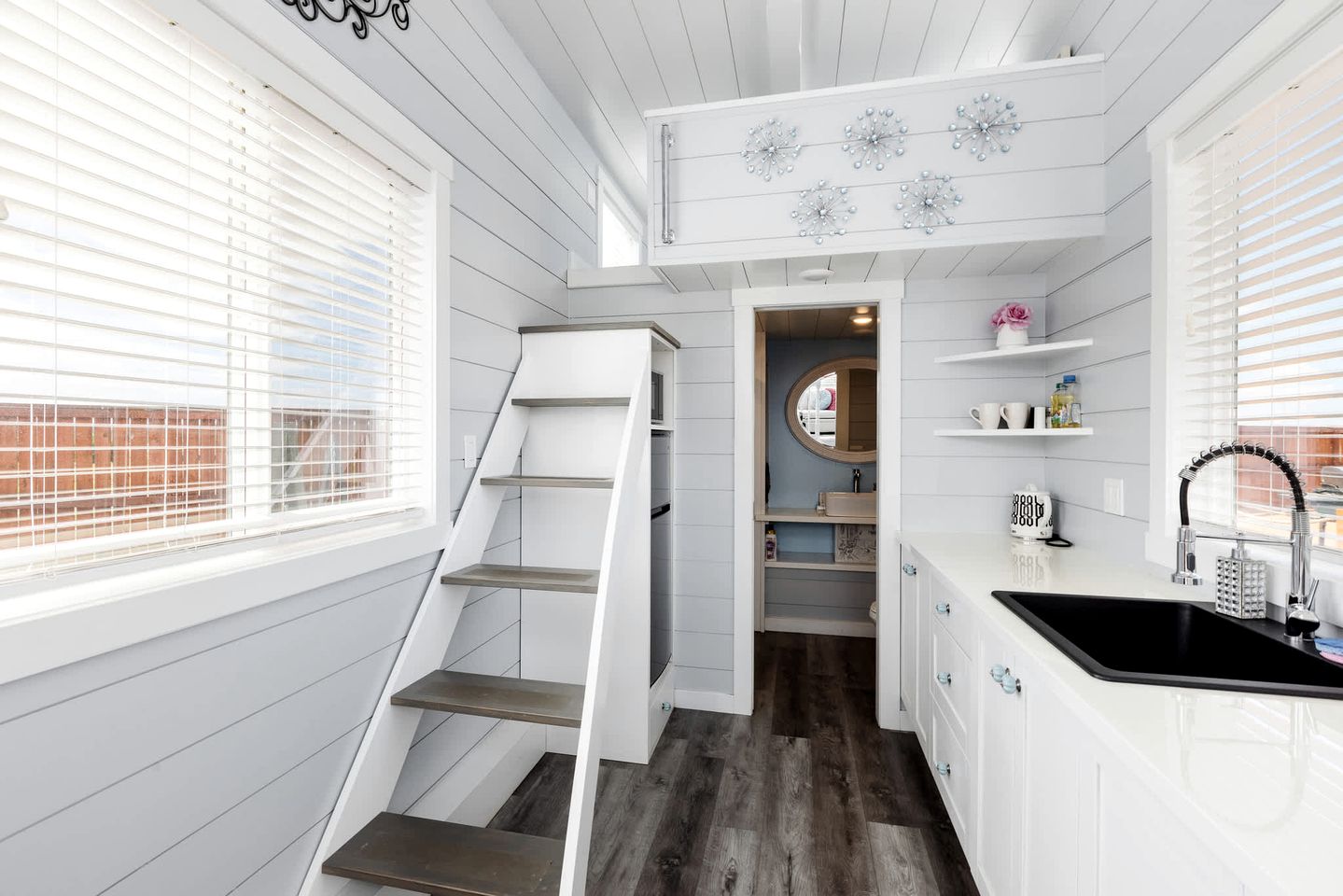 Escape to Red Mountain Bliss: Brand New Home in Apple Valley, Utah