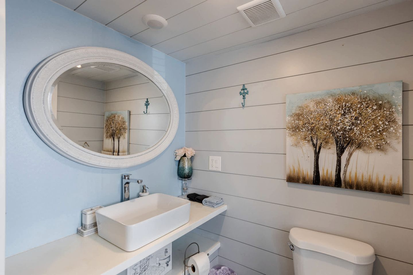 Escape to Red Mountain Bliss: Brand New Home in Apple Valley, Utah