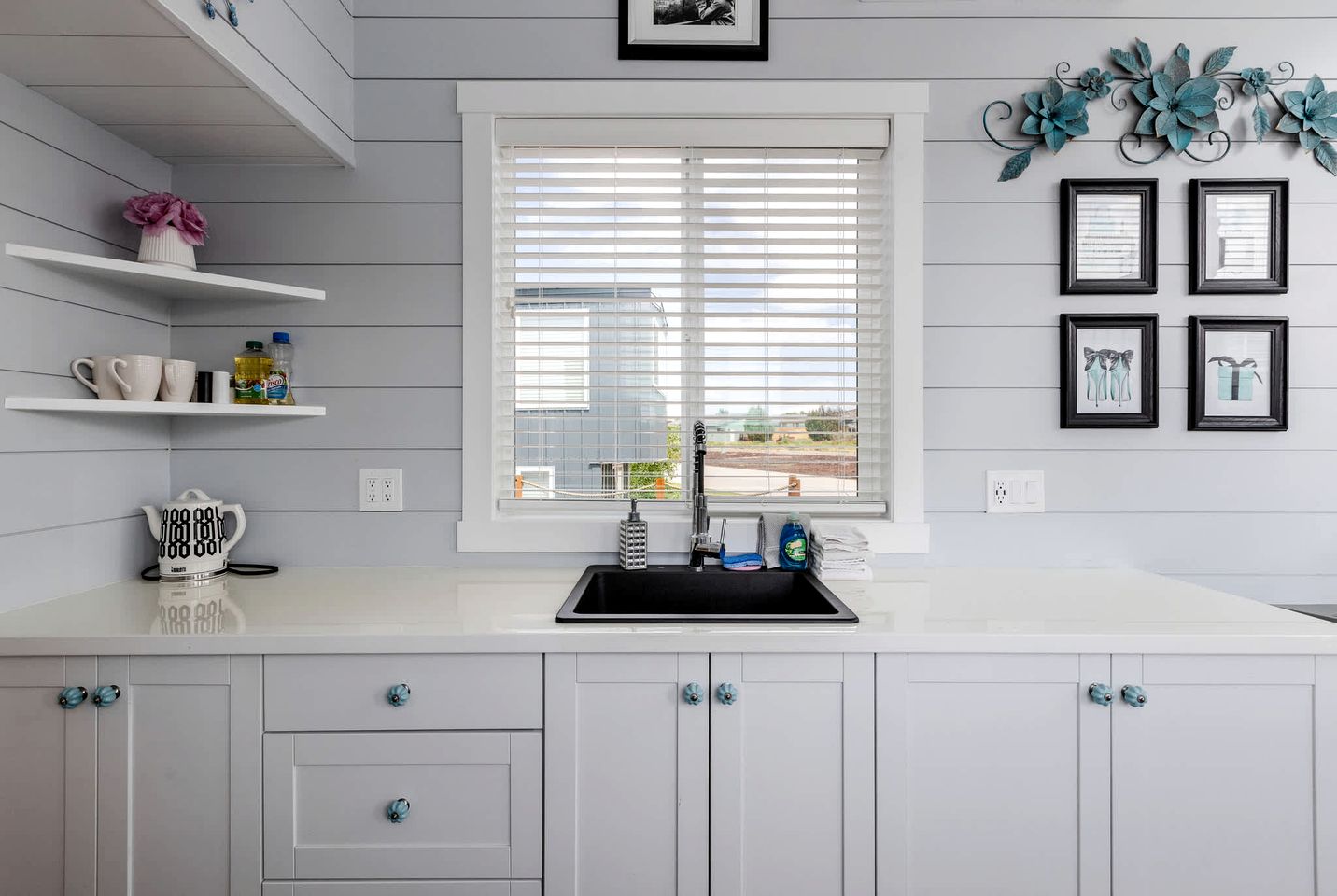 Escape to Red Mountain Bliss: Brand New Home in Apple Valley, Utah