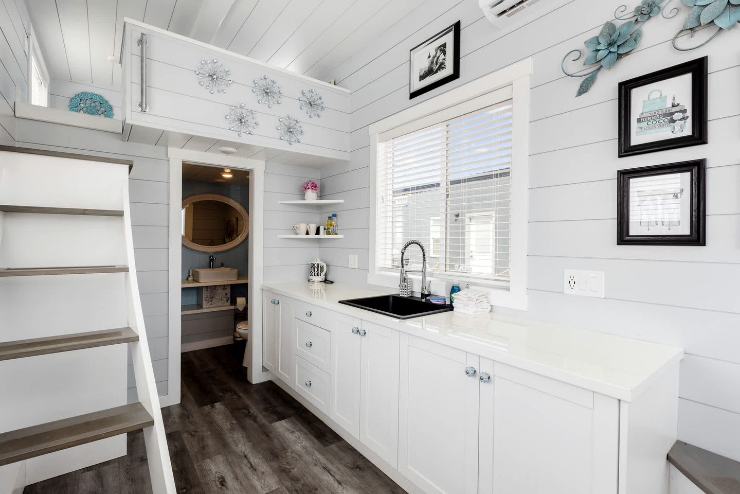 Escape to Red Mountain Bliss: Brand New Home in Apple Valley, Utah