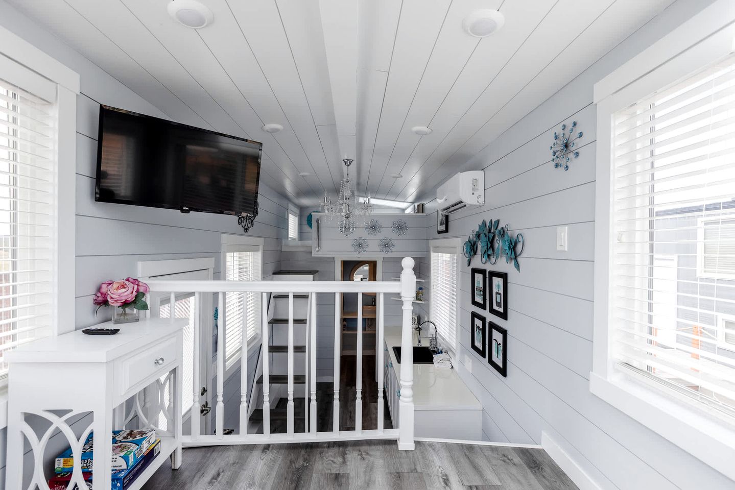 Escape to Red Mountain Bliss: Brand New Home in Apple Valley, Utah