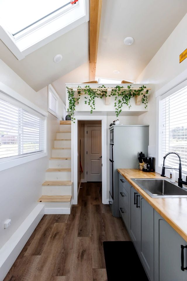 Escape in Style: Fully Equipped Modern Tiny House in Apple Valley, Utah