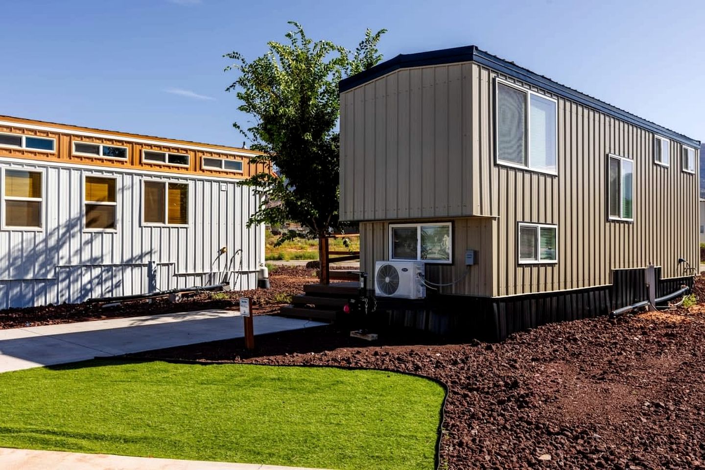 Escape in Style: Fully Equipped Modern Tiny House in Apple Valley, Utah