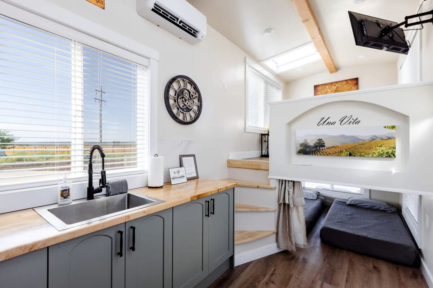 Escape in Style: Fully Equipped Modern Tiny House in Apple Valley, Utah