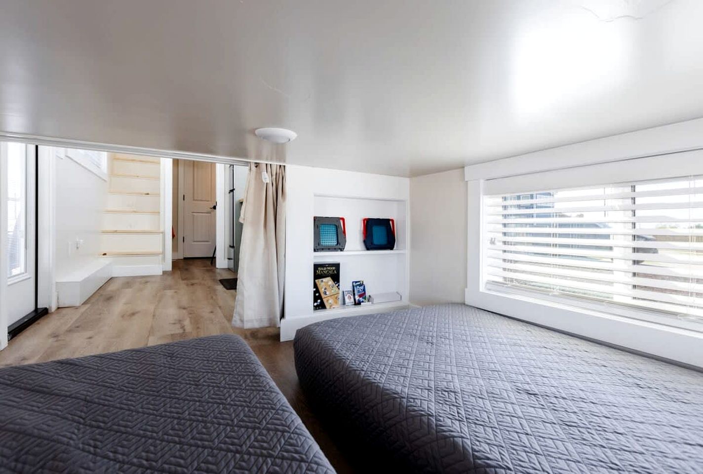 Escape in Style: Fully Equipped Modern Tiny House in Apple Valley, Utah