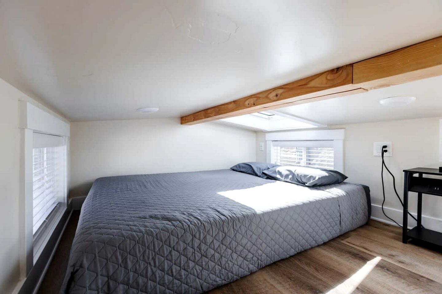 Escape in Style: Fully Equipped Modern Tiny House in Apple Valley, Utah