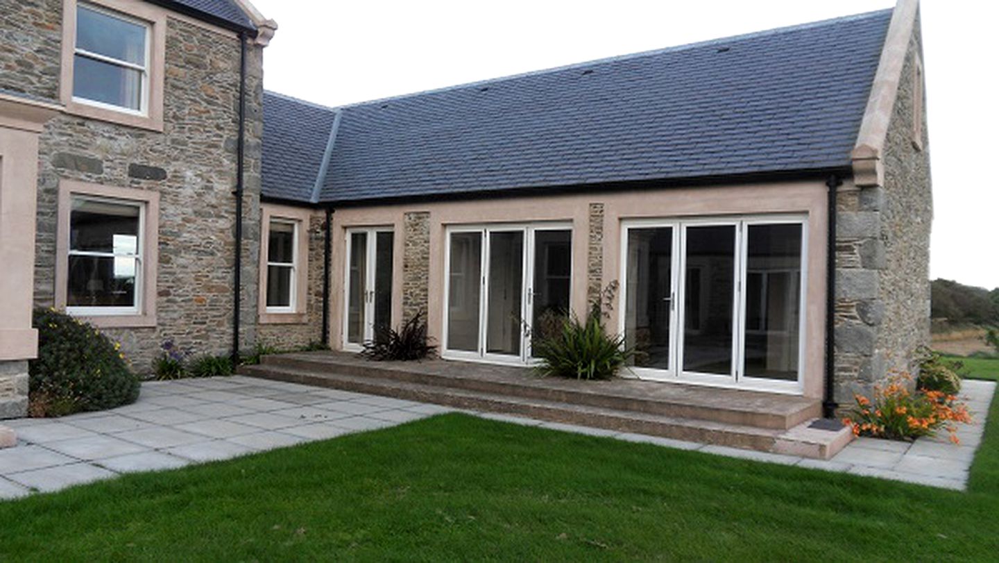 Luxury Pet-Friendly Accommodation with Large Garden in Dumfries and Galloway