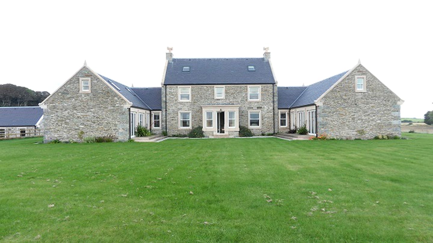 Luxury Pet-Friendly Accommodation with Large Garden in Dumfries and Galloway