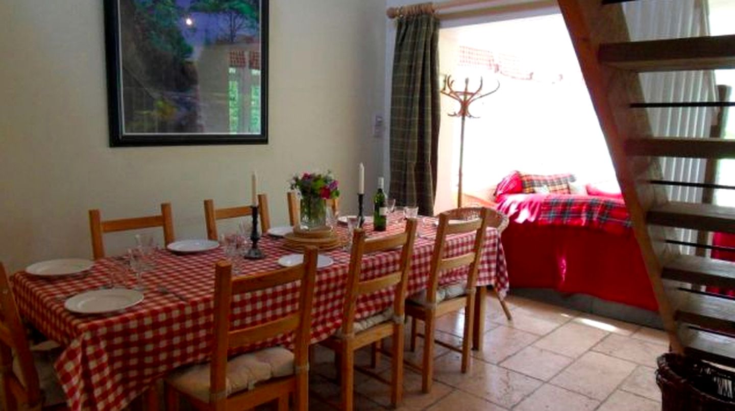 Gorgeous Pet-Friendly Holiday Rental with an Outdoor Pool near Dumfries