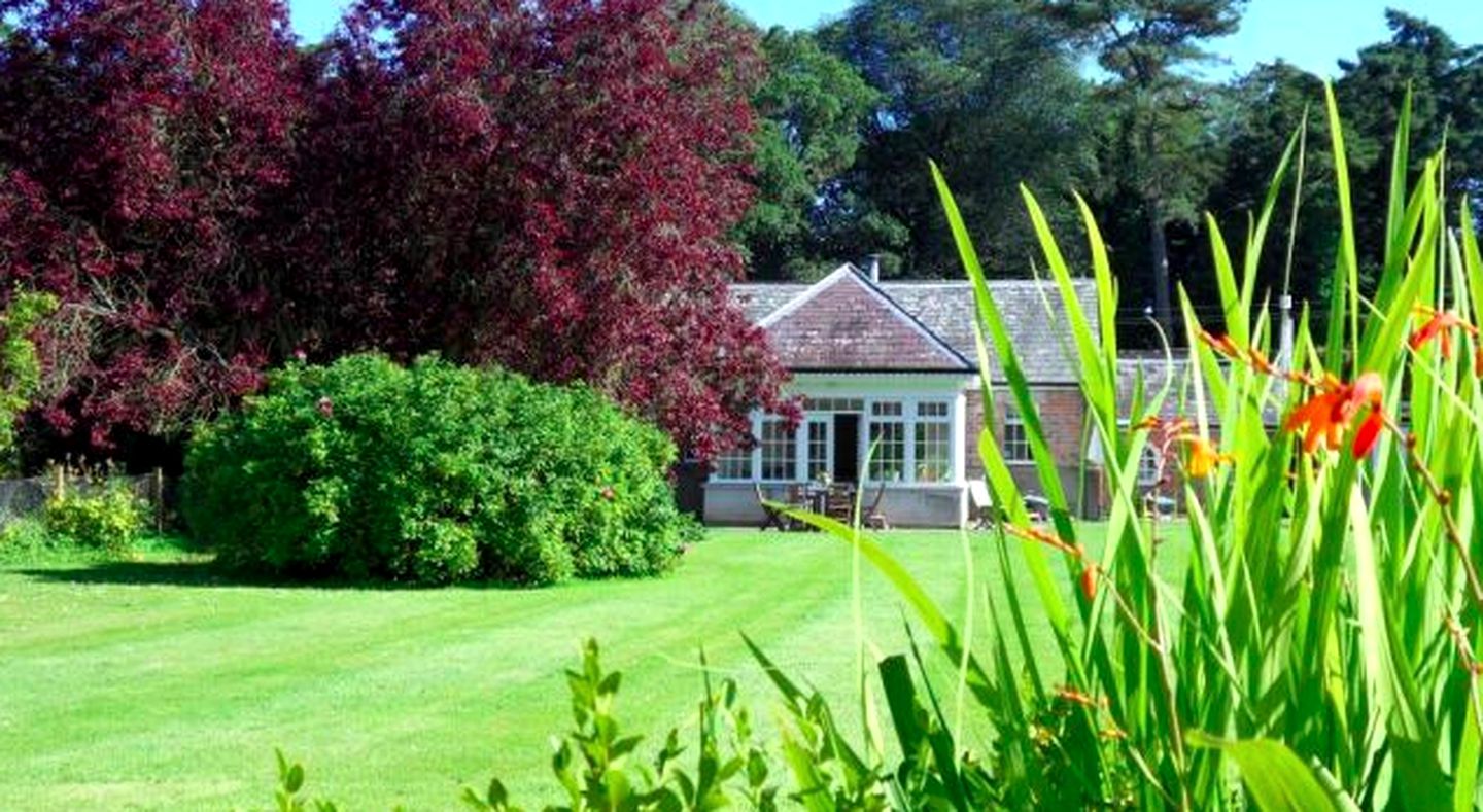 Gorgeous Pet-Friendly Holiday Rental with an Outdoor Pool near Dumfries