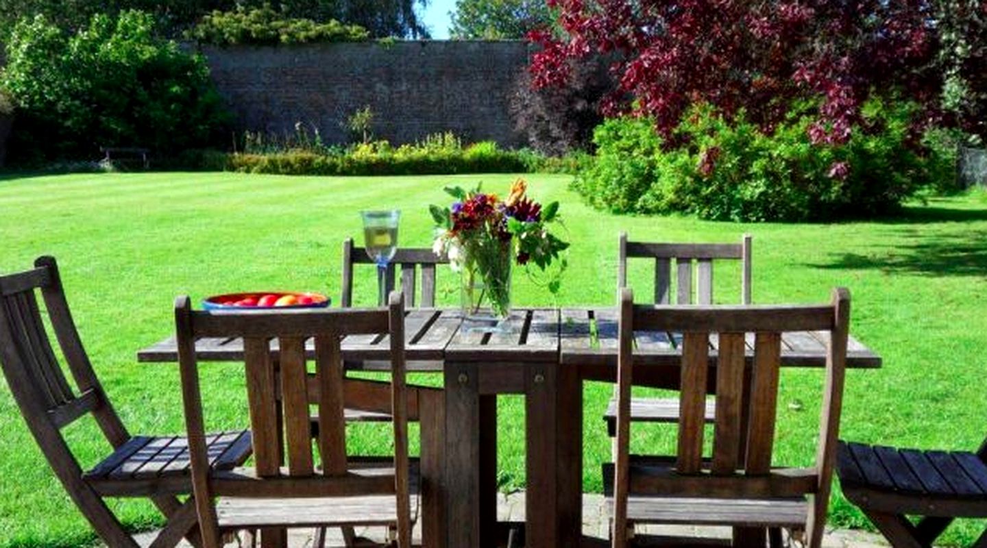 Gorgeous Pet-Friendly Holiday Rental with an Outdoor Pool near Dumfries