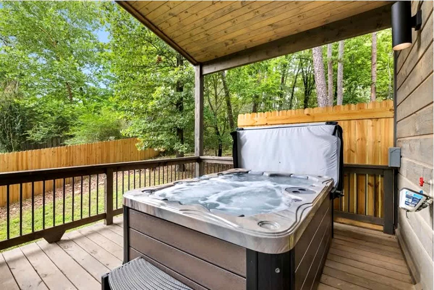 Cozy Cabin with Hot Tub & Fire Pit Near Broken Bow Lake, Broken Bow, OK