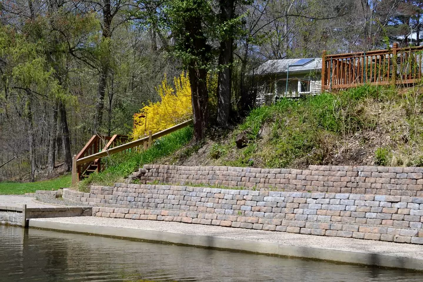 Waterfront Cottage near Big Indian Wilderness in Saugerties, New York