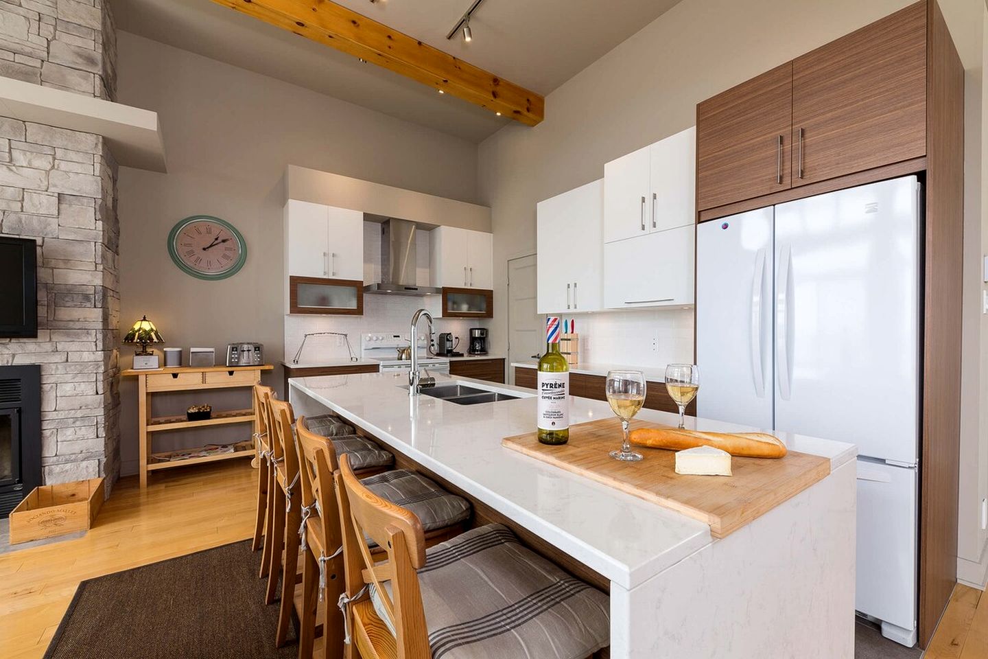 Luxurious Contemporary Retreat with Hot Tub, Ping Pong, and River Views near Baie-Saint-Paul, Quebec