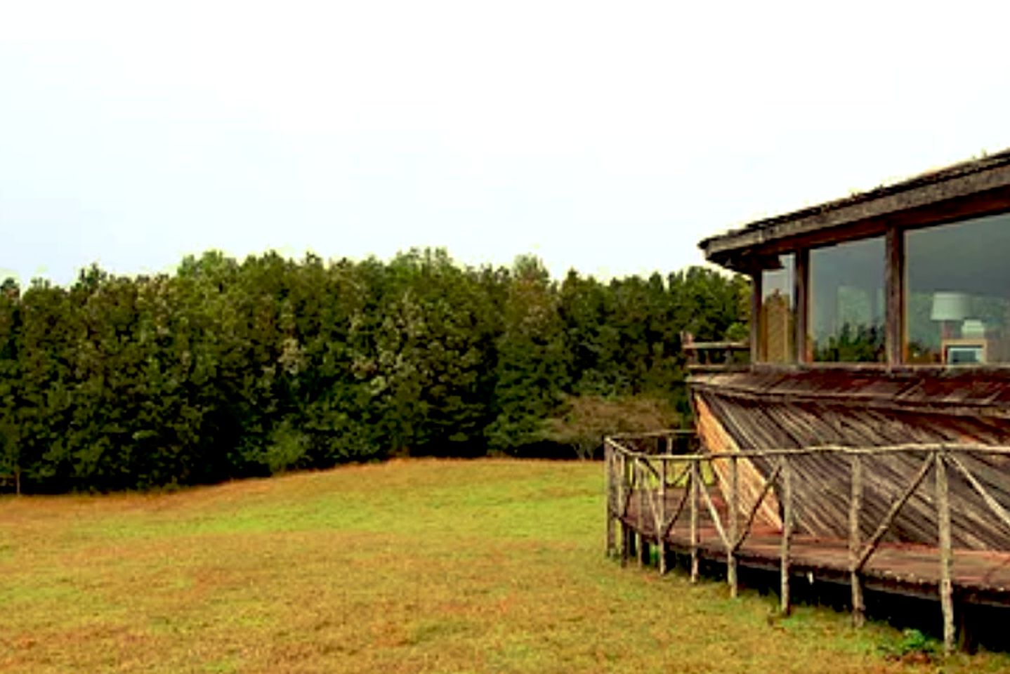 Luxurious Cabin Getaway with Unparalleled Views of Volcanoes near Queilén, Chile