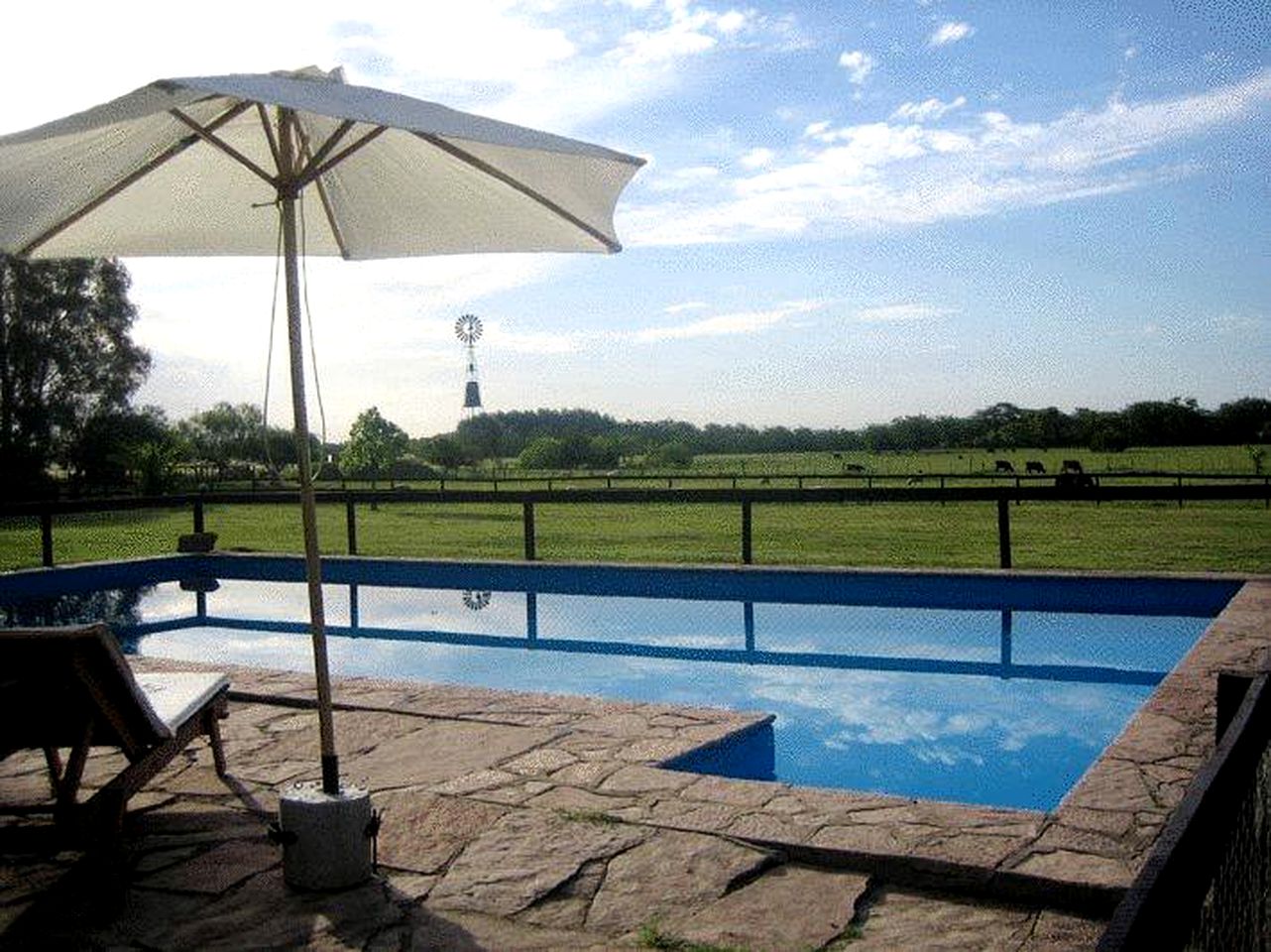 Fabulous Romantic Getaway with Outdoor Swimming Pool near Capilla del Senor, Buenos Aires