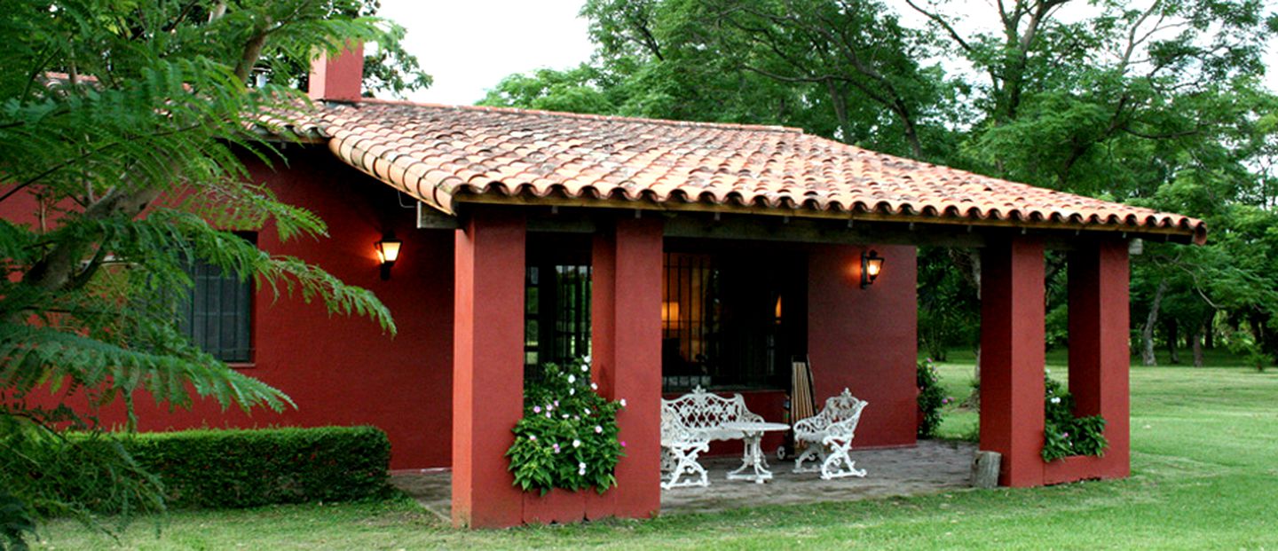 Charming Vacation Rental with Ensuite Bathroom and Pool in Exaltacion de la Cruz near Buenos Aires