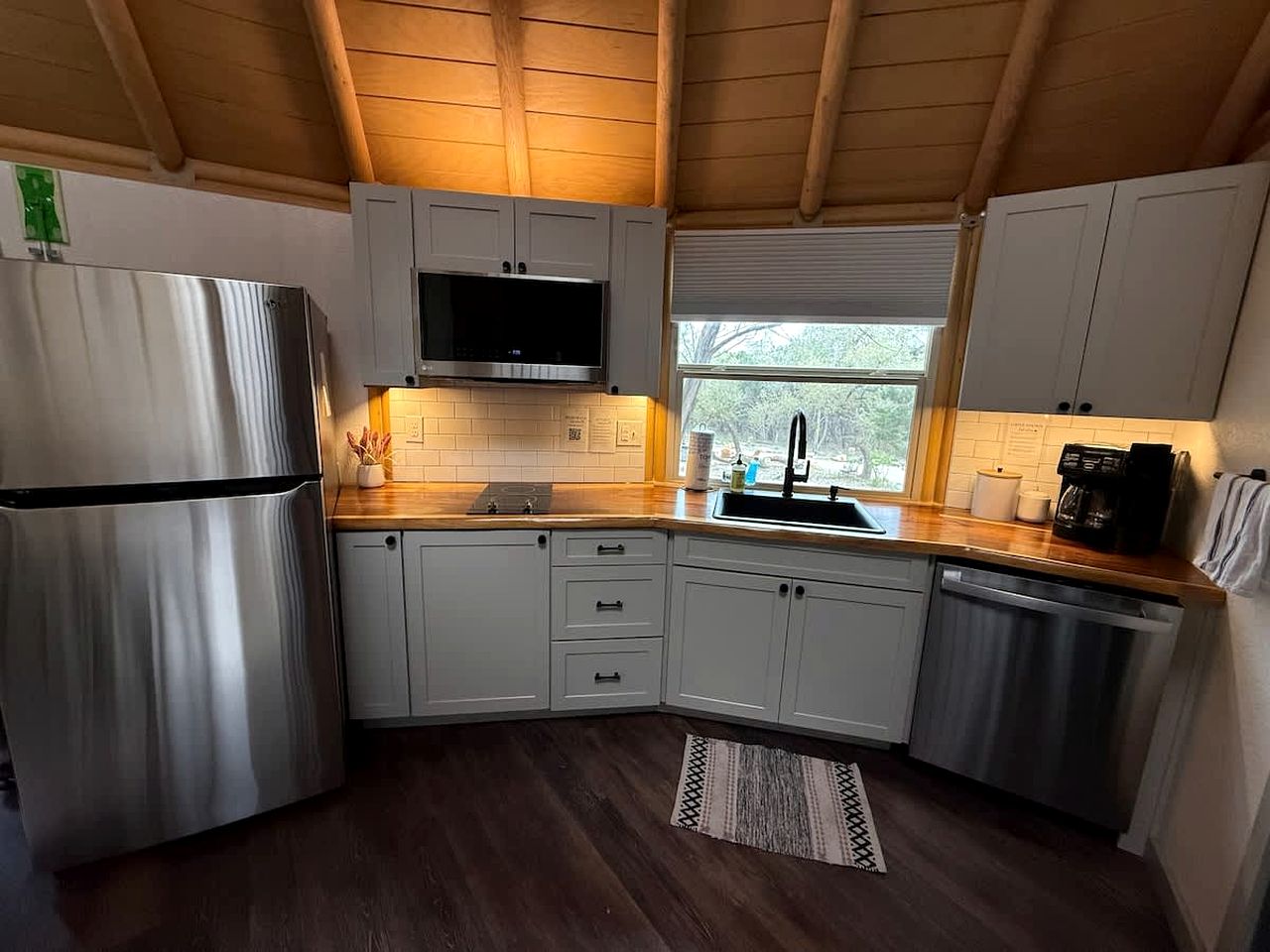 Tranquil Luxury Yurt Cabin with Private Hot Tub Near Canyon Lake, Texas