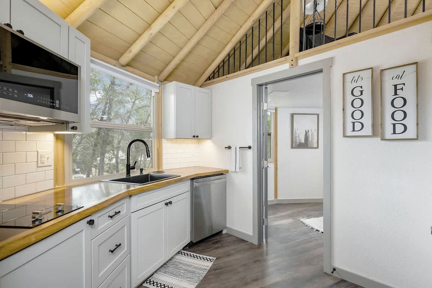 Tranquil Luxury Yurt Cabin with Private Hot Tub Near Canyon Lake, Texas