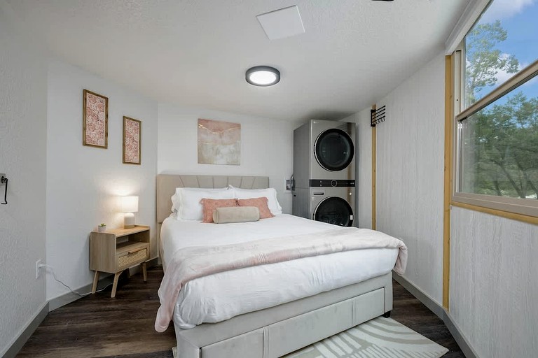 Cabins (United States of America, Canyon Lake, Texas)