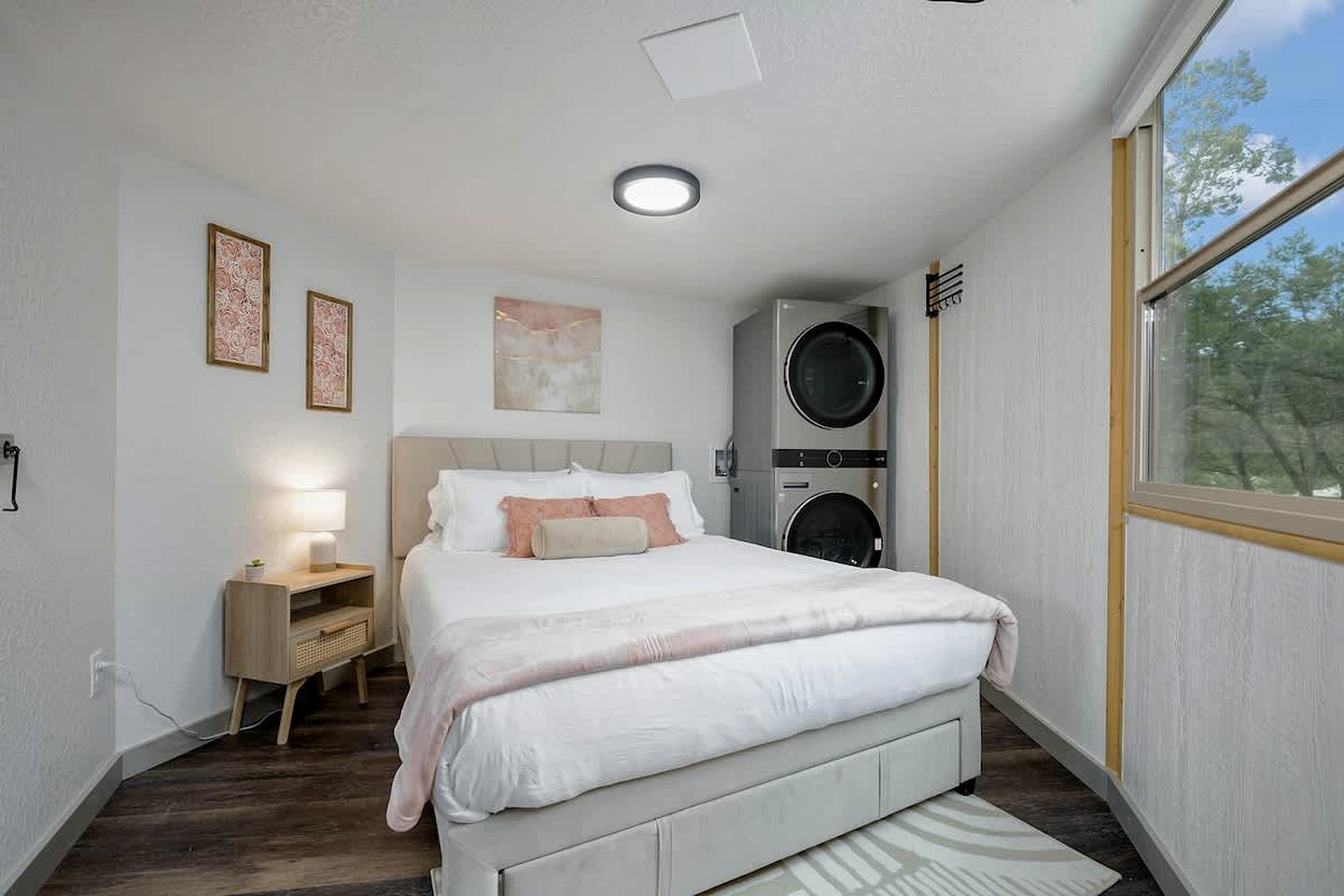 Tranquil Luxury Yurt Cabin with Private Hot Tub Near Canyon Lake, Texas