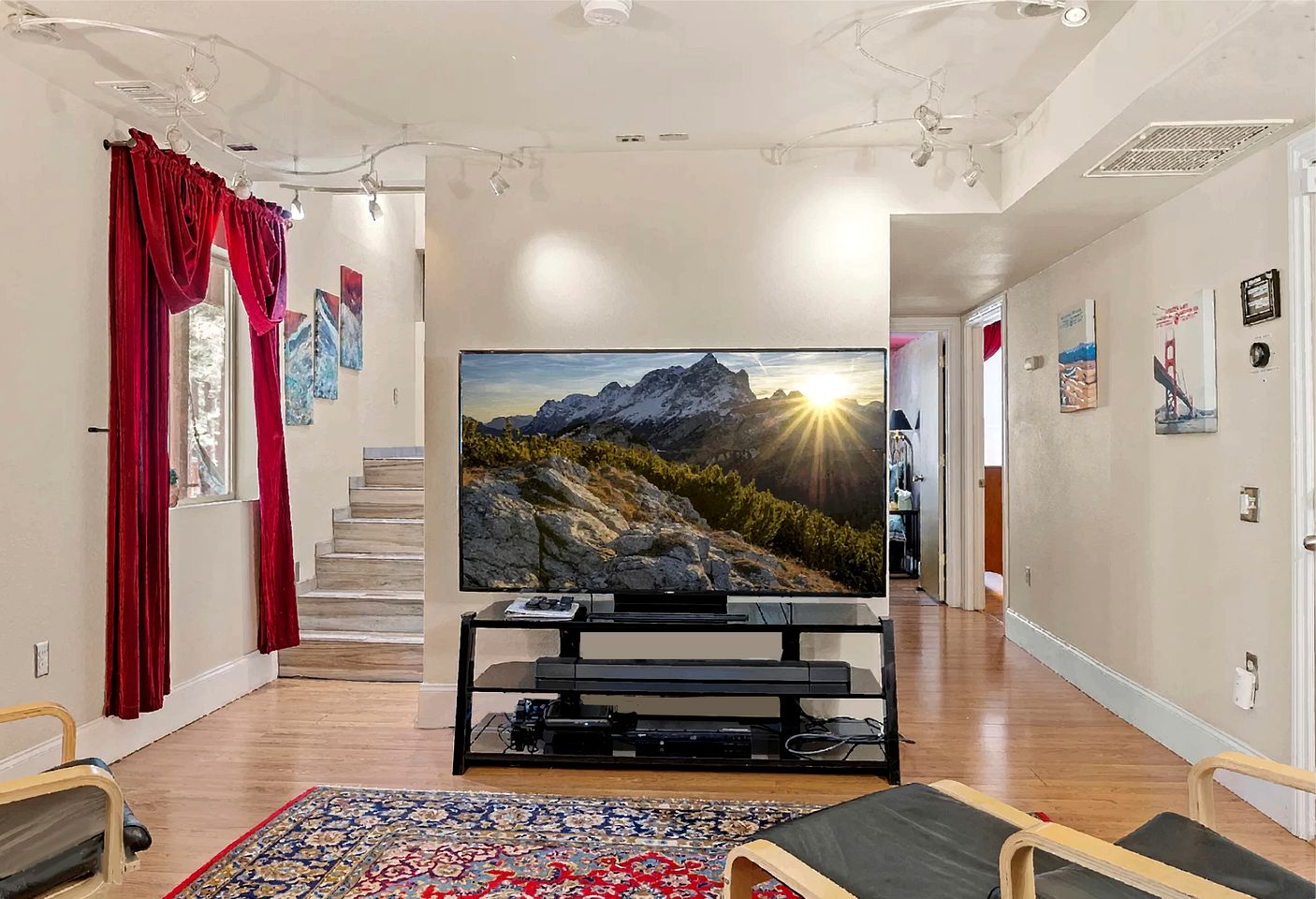 Beautiful Pet Friendly Cabin with a Private Hot Tub Nestled in the Ponderosa Pines, Perfect for a Family Getaway to Flagstaff