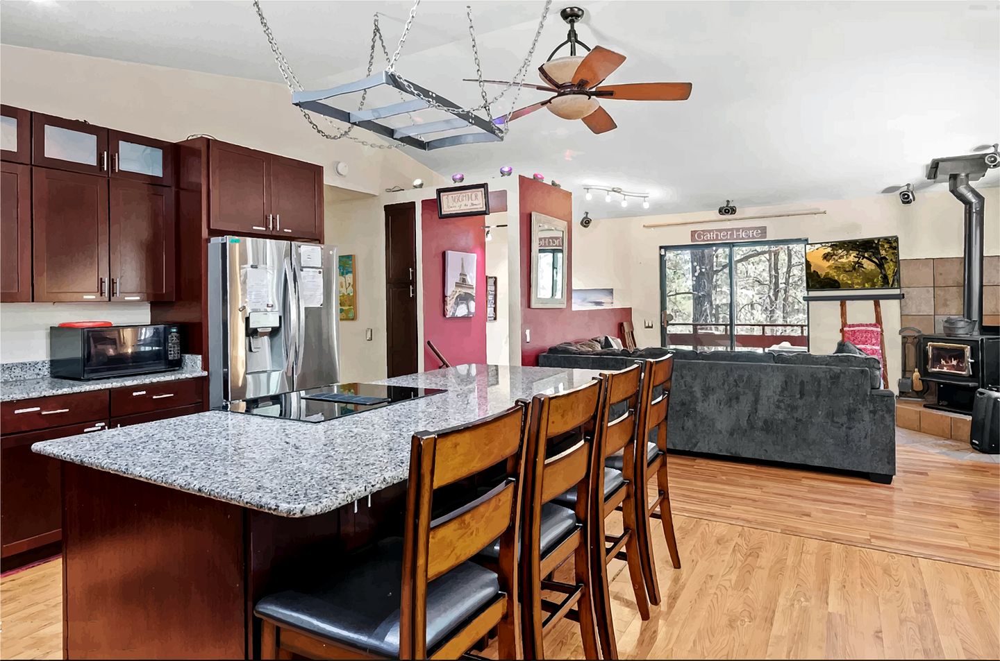 Beautiful Pet Friendly Cabin with a Private Hot Tub Nestled in the Ponderosa Pines, Perfect for a Family Getaway to Flagstaff