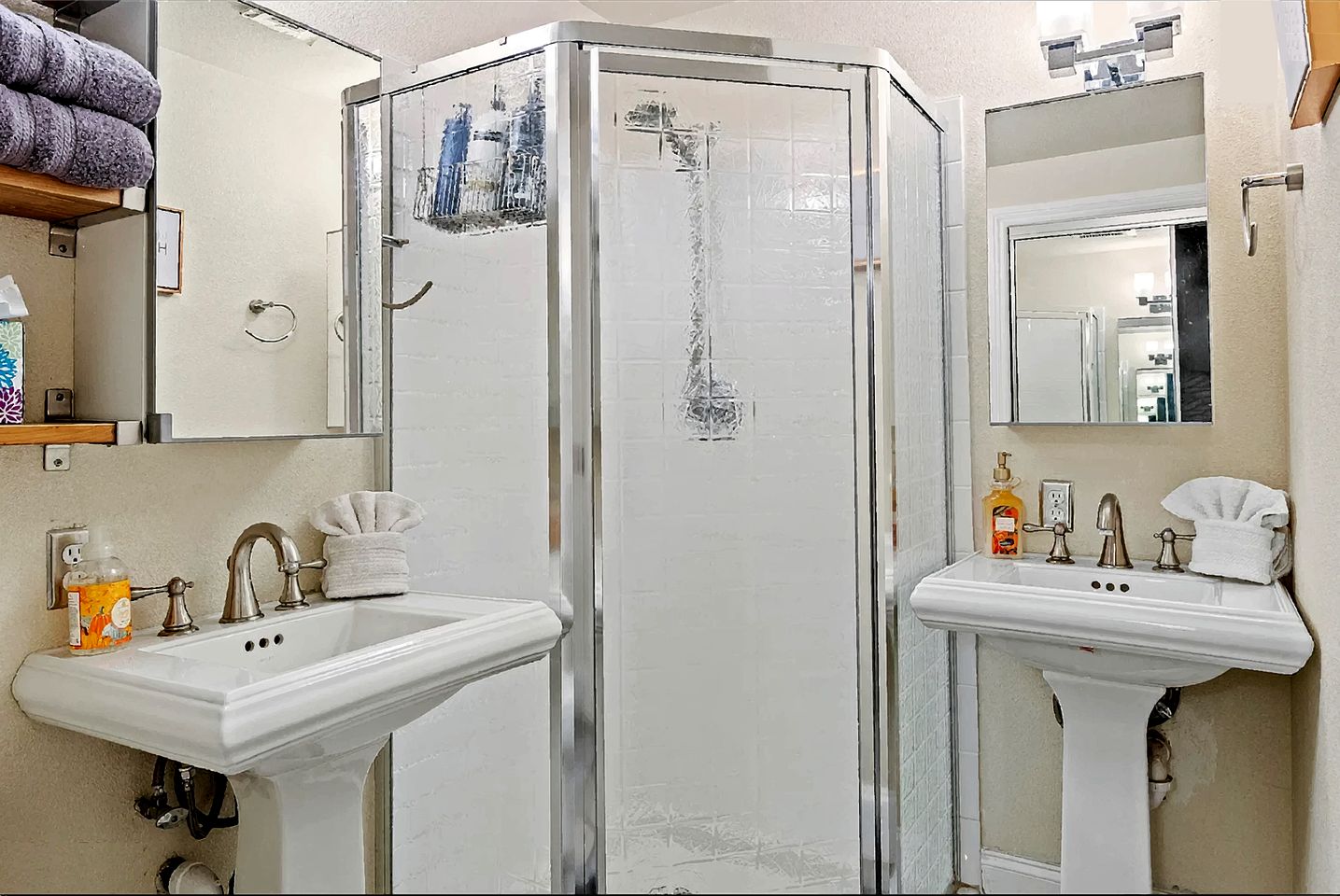 Beautiful Pet Friendly Cabin with a Private Hot Tub Nestled in the Ponderosa Pines, Perfect for a Family Getaway to Flagstaff