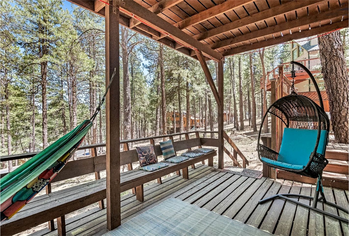Beautiful Pet Friendly Cabin with a Private Hot Tub Nestled in the Ponderosa Pines, Perfect for a Family Getaway to Flagstaff
