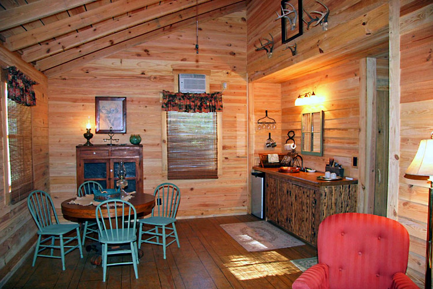 Rustic Cabin Getaway with Stunning Front Porch near Beaumont, Texas