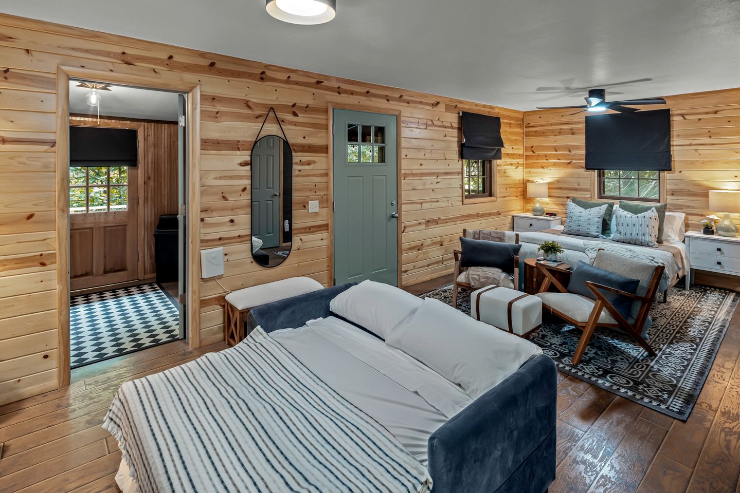 Romantic and Secluded Log Cabin with Private Hot Tub in Eureka Springs, Arkansas