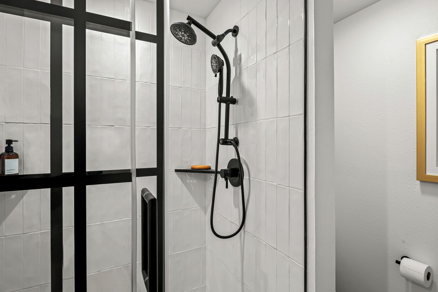 Romantic and Secluded Log Cabin with Private Hot Tub in Eureka Springs, Arkansas