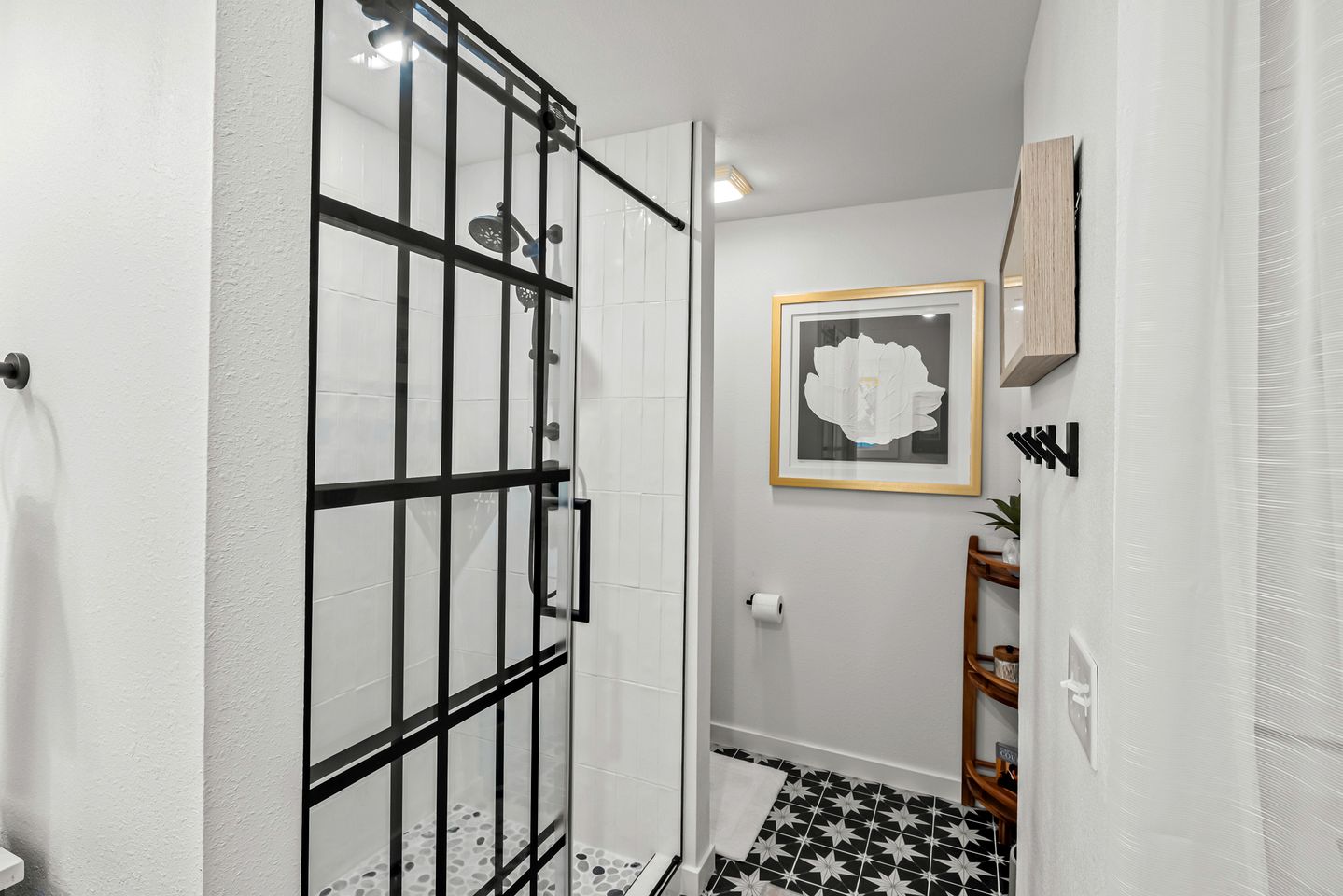 Romantic and Secluded Log Cabin with Private Hot Tub in Eureka Springs, Arkansas