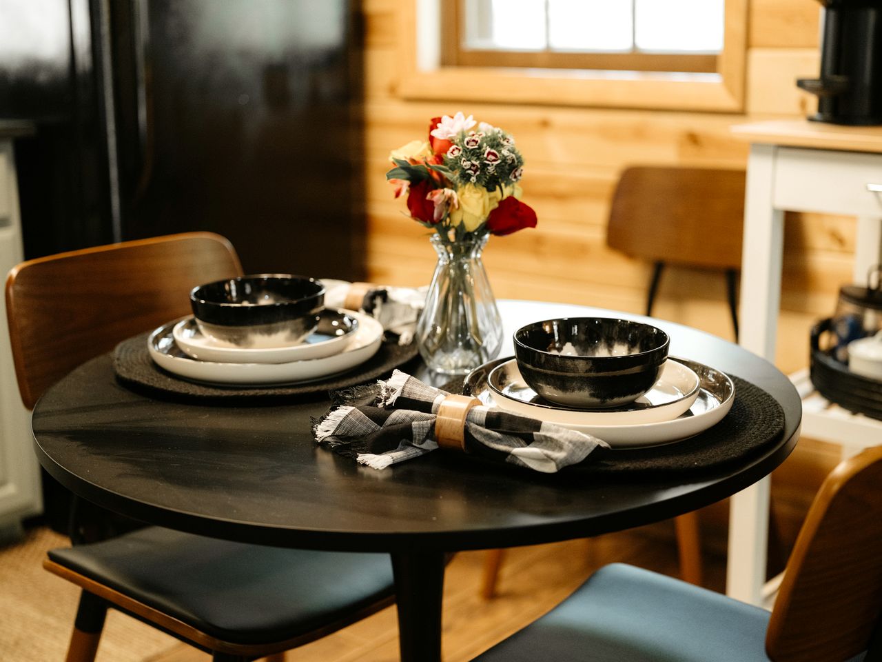 Romantic and Secluded Log Cabin with Private Hot Tub in Eureka Springs, Arkansas