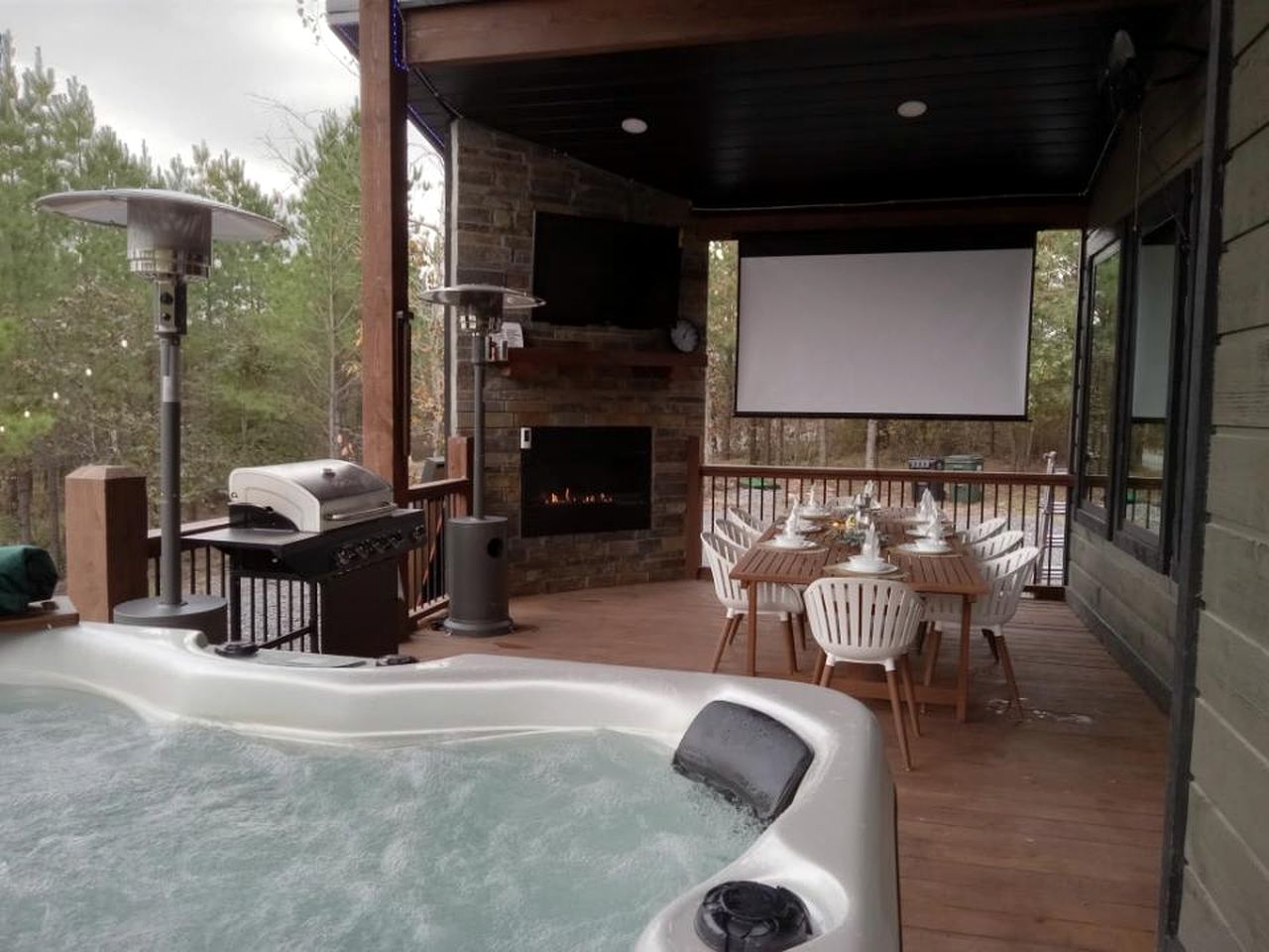 Electrifying Family Cabin with Mini Golf, Arcades & EV Charger Near Beavers Bend State Park | Broken Bow, Oklahoma