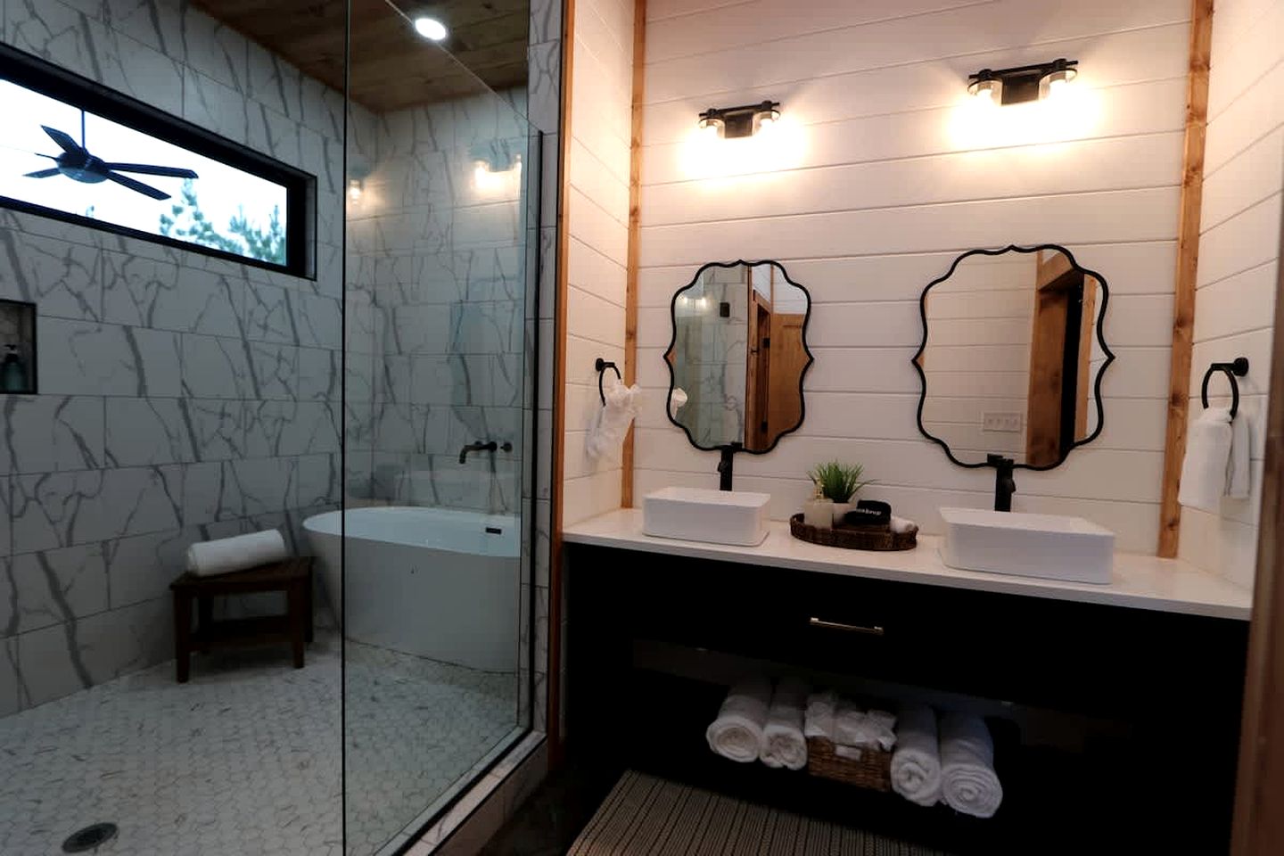 Electrifying Family Cabin with Mini Golf, Arcades & EV Charger Near Beavers Bend State Park | Broken Bow, Oklahoma