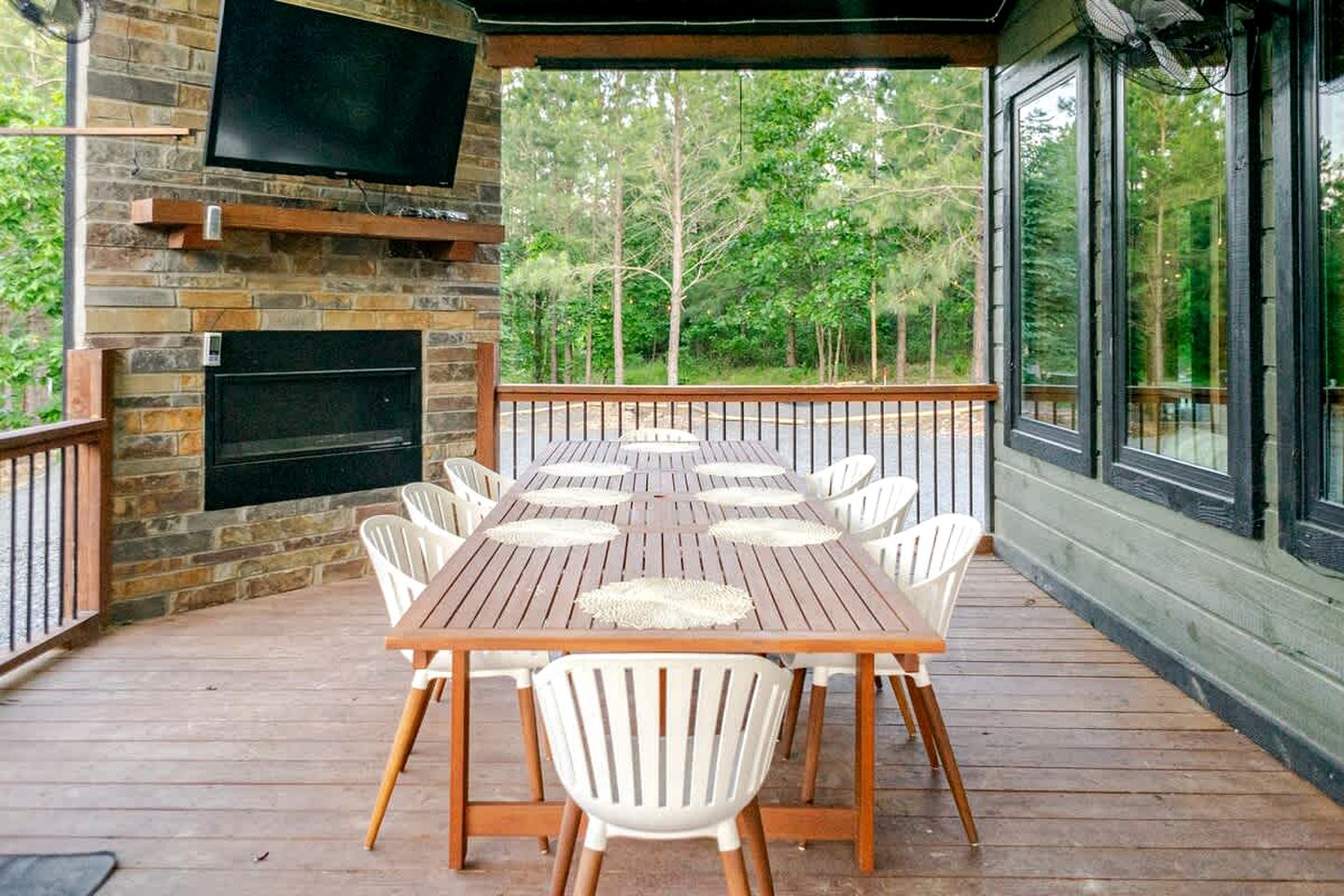 Electrifying Family Cabin with Mini Golf, Arcades & EV Charger Near Beavers Bend State Park | Broken Bow, Oklahoma