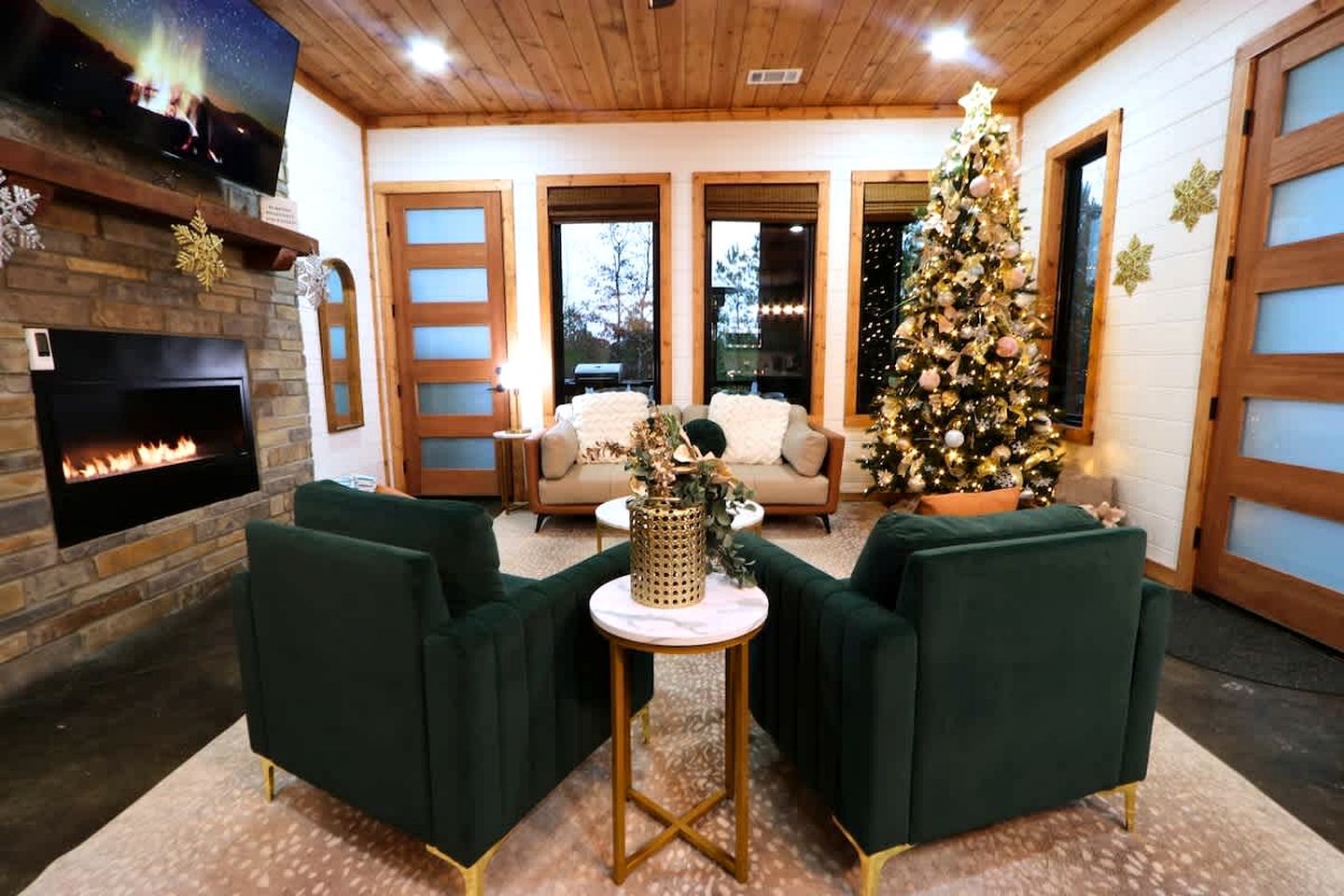 Electrifying Family Cabin with Mini Golf, Arcades & EV Charger Near Beavers Bend State Park | Broken Bow, Oklahoma