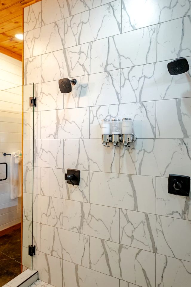 Electrifying Family Cabin with Mini Golf, Arcades & EV Charger Near Beavers Bend State Park | Broken Bow, Oklahoma