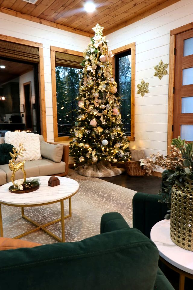 Electrifying Family Cabin with Mini Golf, Arcades & EV Charger Near Beavers Bend State Park | Broken Bow, Oklahoma