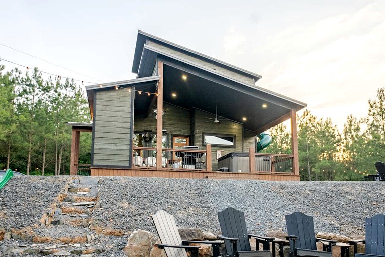 Electrifying Family Cabin with Mini Golf, Arcades & EV Charger Near Beavers Bend State Park | Broken Bow, Oklahoma