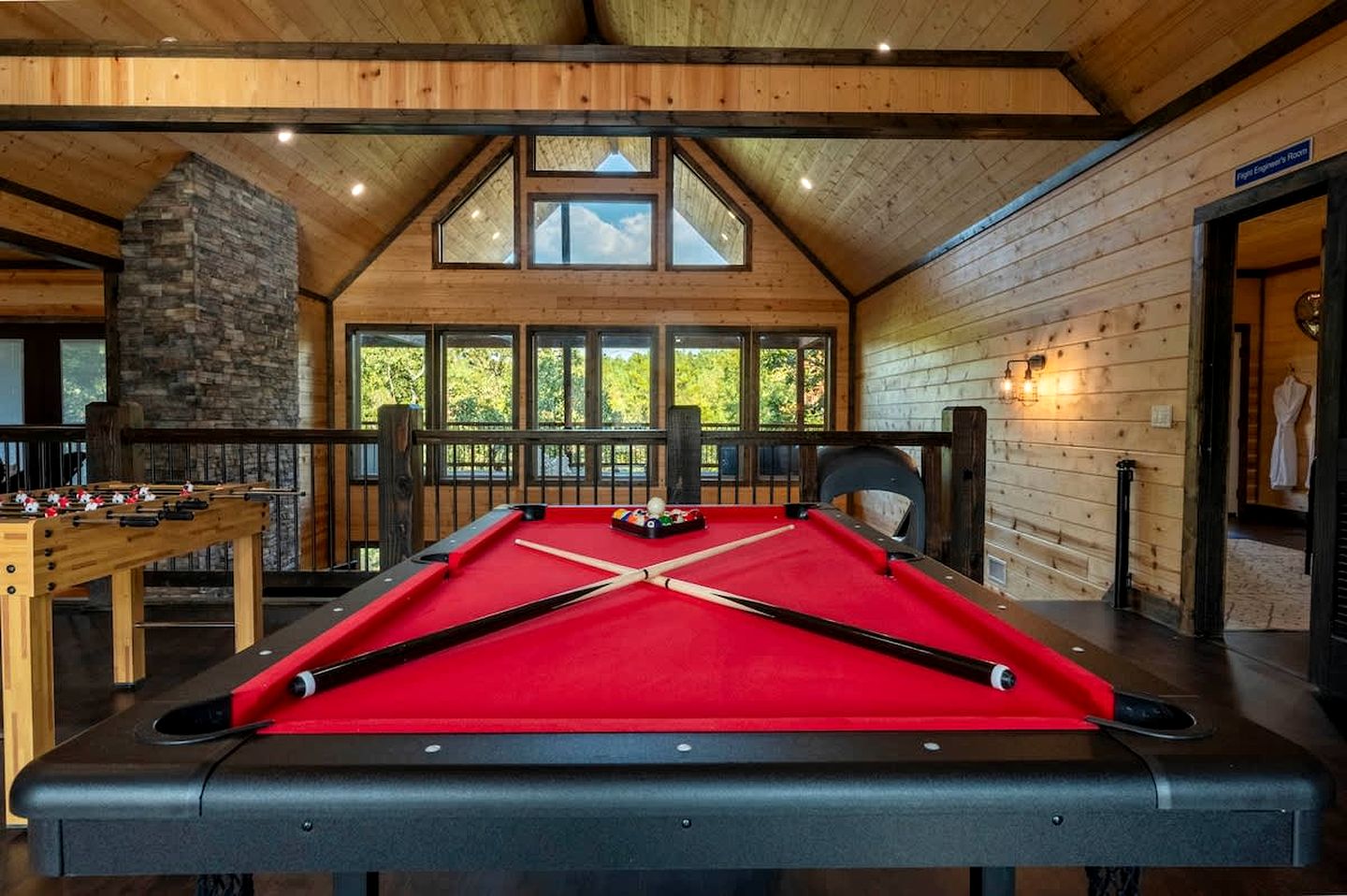 Luxury Aviation-Themed Mountain Cabin Near Broken Bow Lake | Broken Bow, Oklahoma