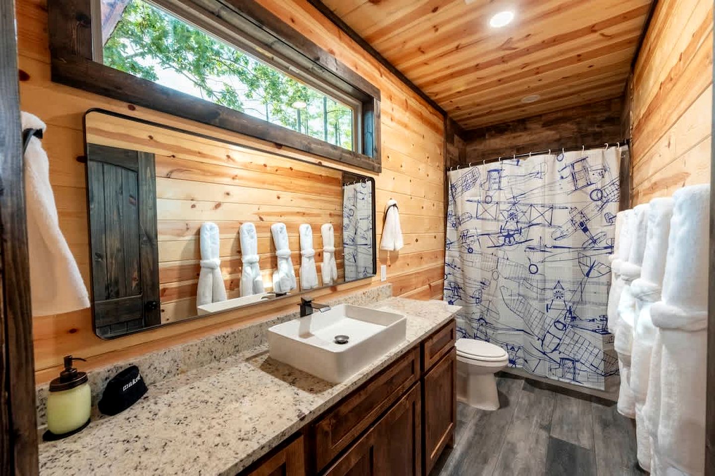 Luxury Aviation-Themed Mountain Cabin Near Broken Bow Lake | Broken Bow, Oklahoma