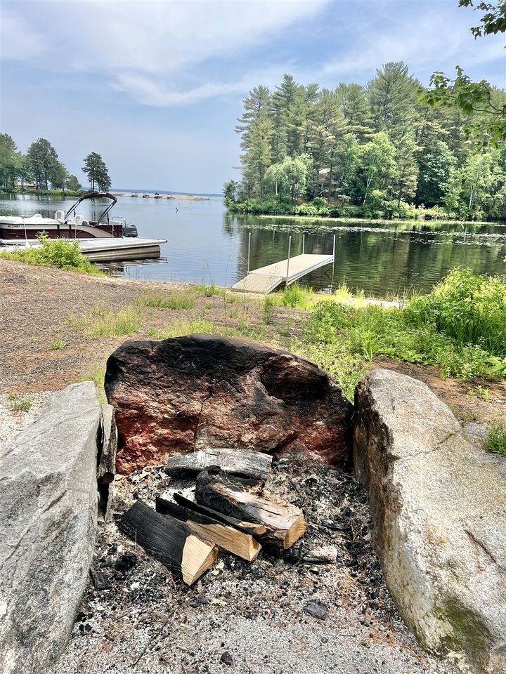 Beautiful Waterfront Vacation Rental with Direct Access to Lake in Sebago, Maine