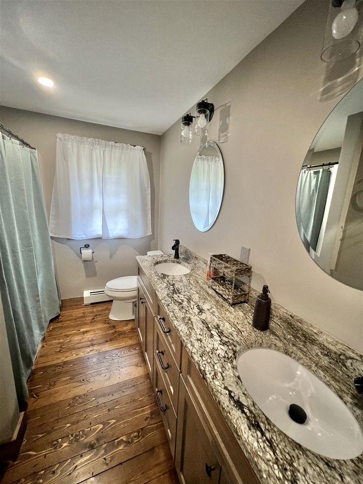 Beautiful Waterfront Vacation Rental with Direct Access to Lake in Sebago, Maine