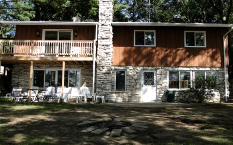 Cottages (Wild Rose, Wisconsin, United States)