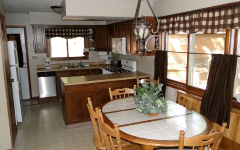 Cottages (Wild Rose, Wisconsin, United States)