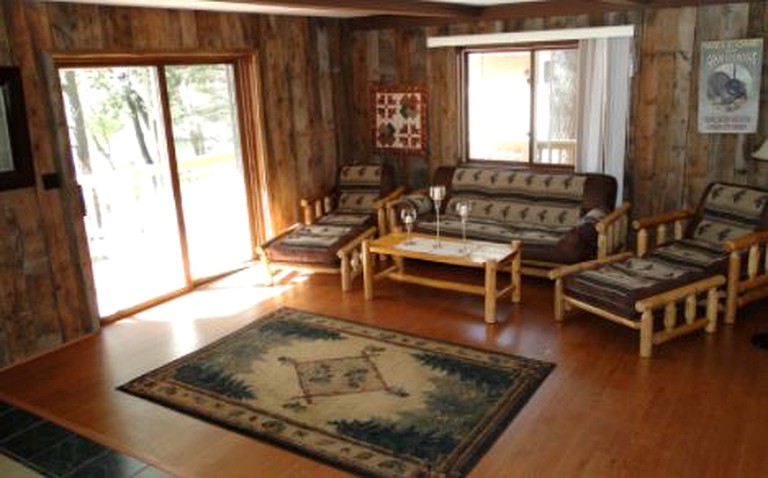 Cottages (Wild Rose, Wisconsin, United States)