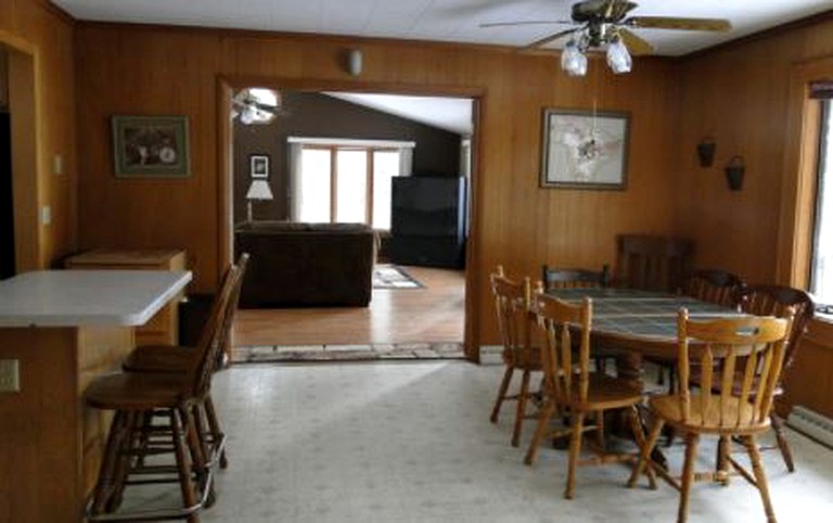 Cottages (Wild Rose, Wisconsin, United States)